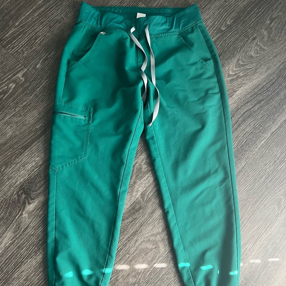 FIGS Hunter green jogger Zamora scrub bottoms